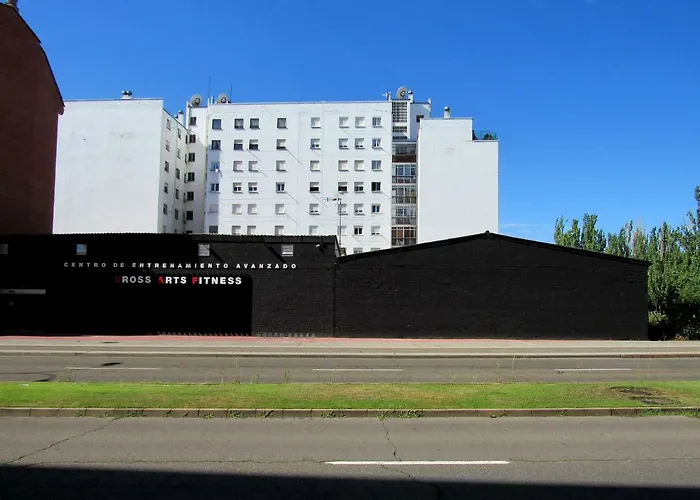 Www Parques De La Catedral Travel Com Parking Privado Gratis * 레온